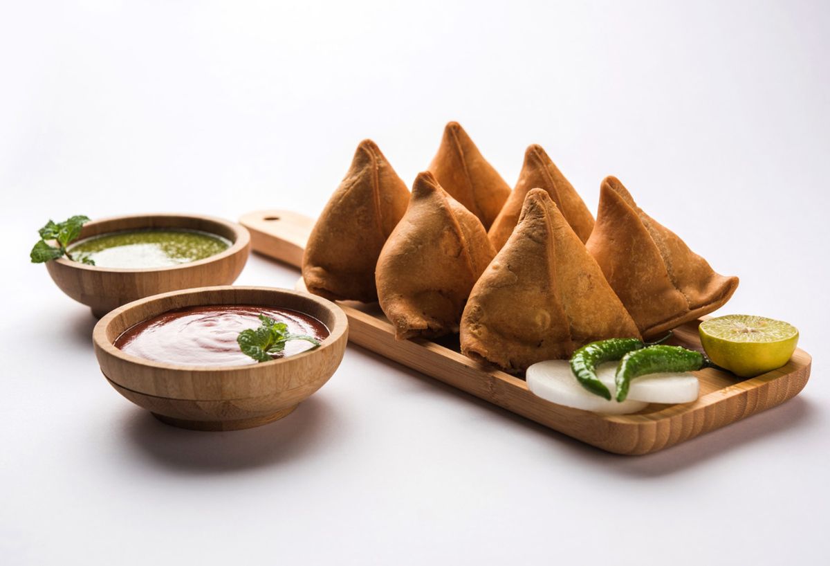 Crispy Indian appetizers including samosas and fried snacks, featured in a blog about the best starters.