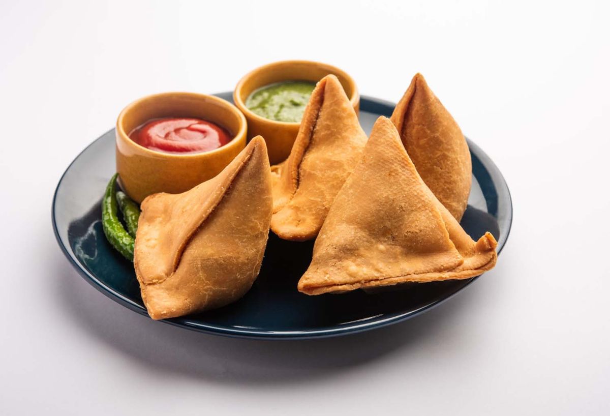 Crispy samosas and pakoras served as popular Indian appetizers.